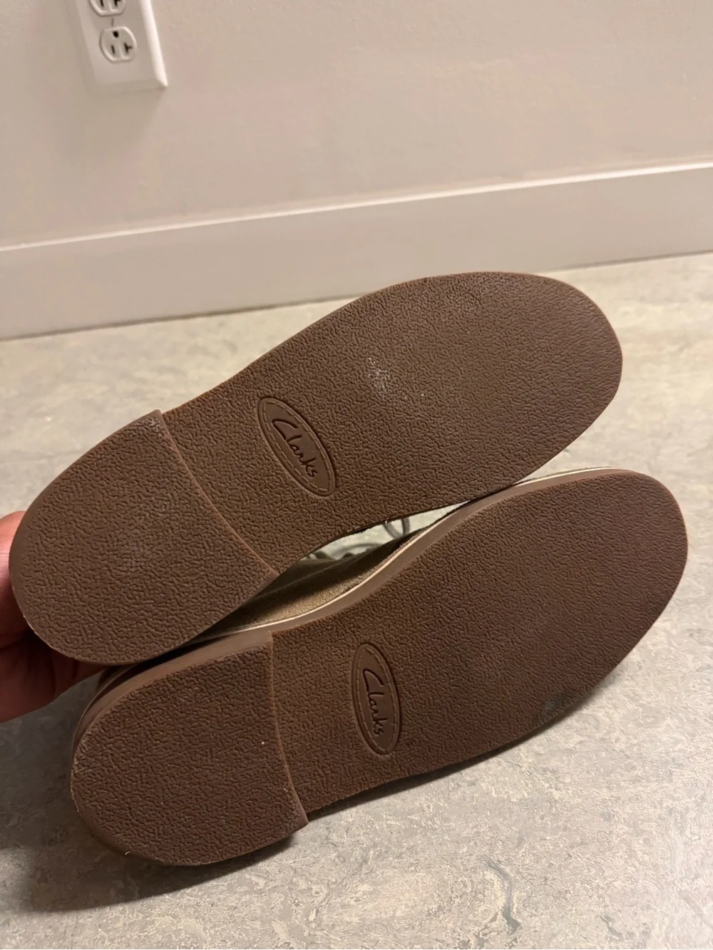 Clarks Men’s Tan Suede Chukka Boots Men’s US 9.5